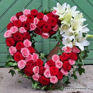 trauerherz mit rosen